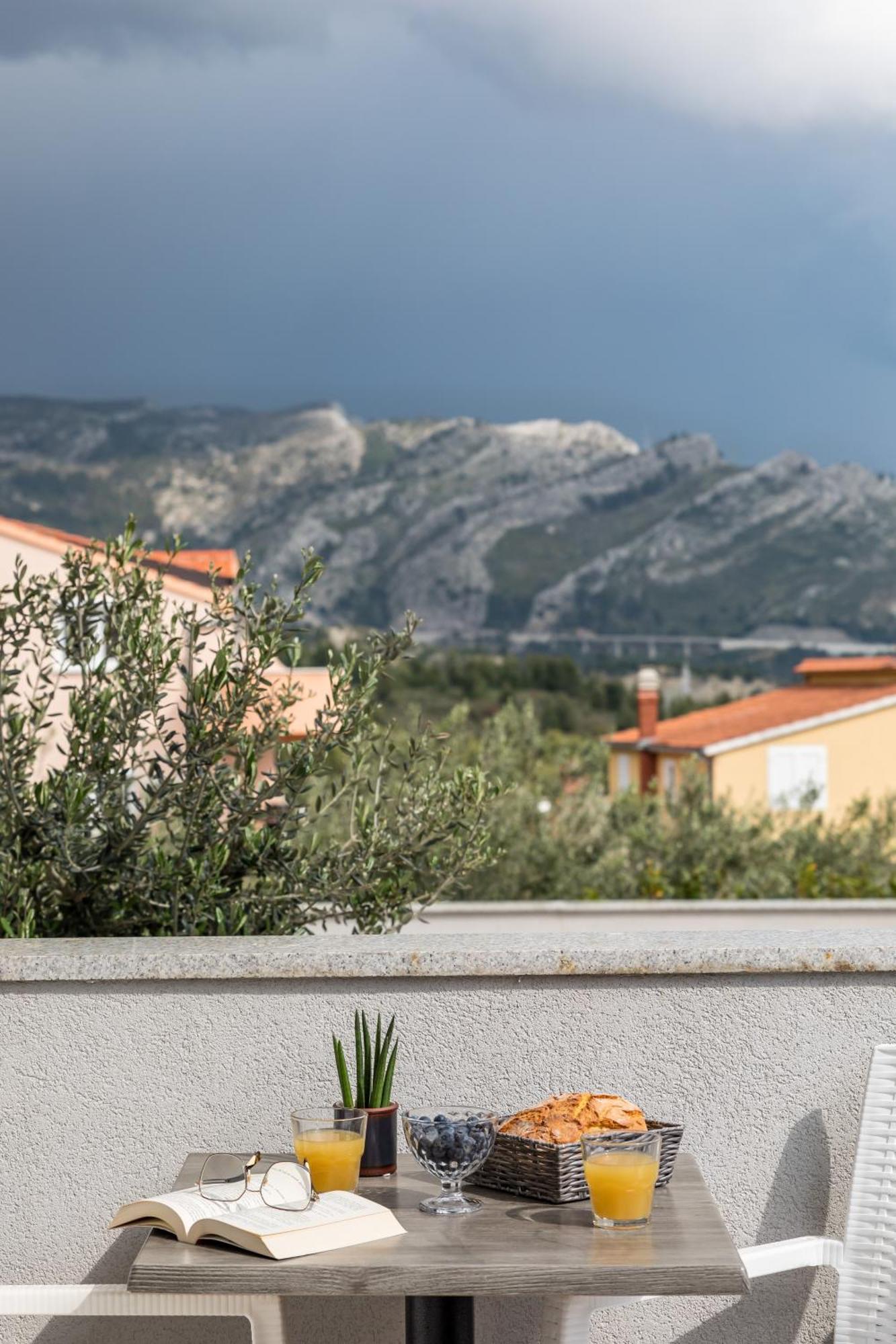 Apartments Villa Salona Sky Pokoj fotografie