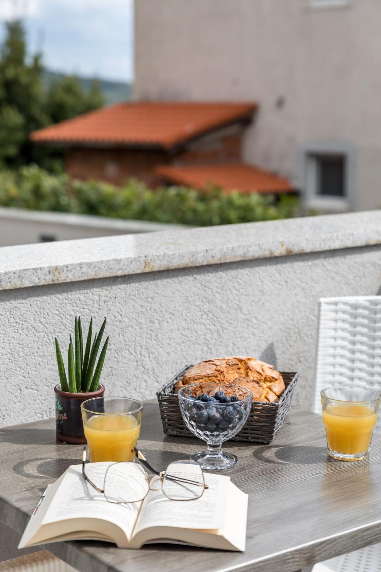 Apartments Villa Salona Sky Pokoj fotografie