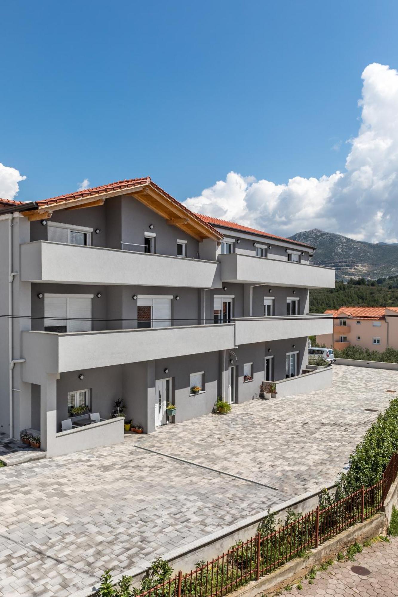 Apartments Villa Salona Sky Pokoj fotografie