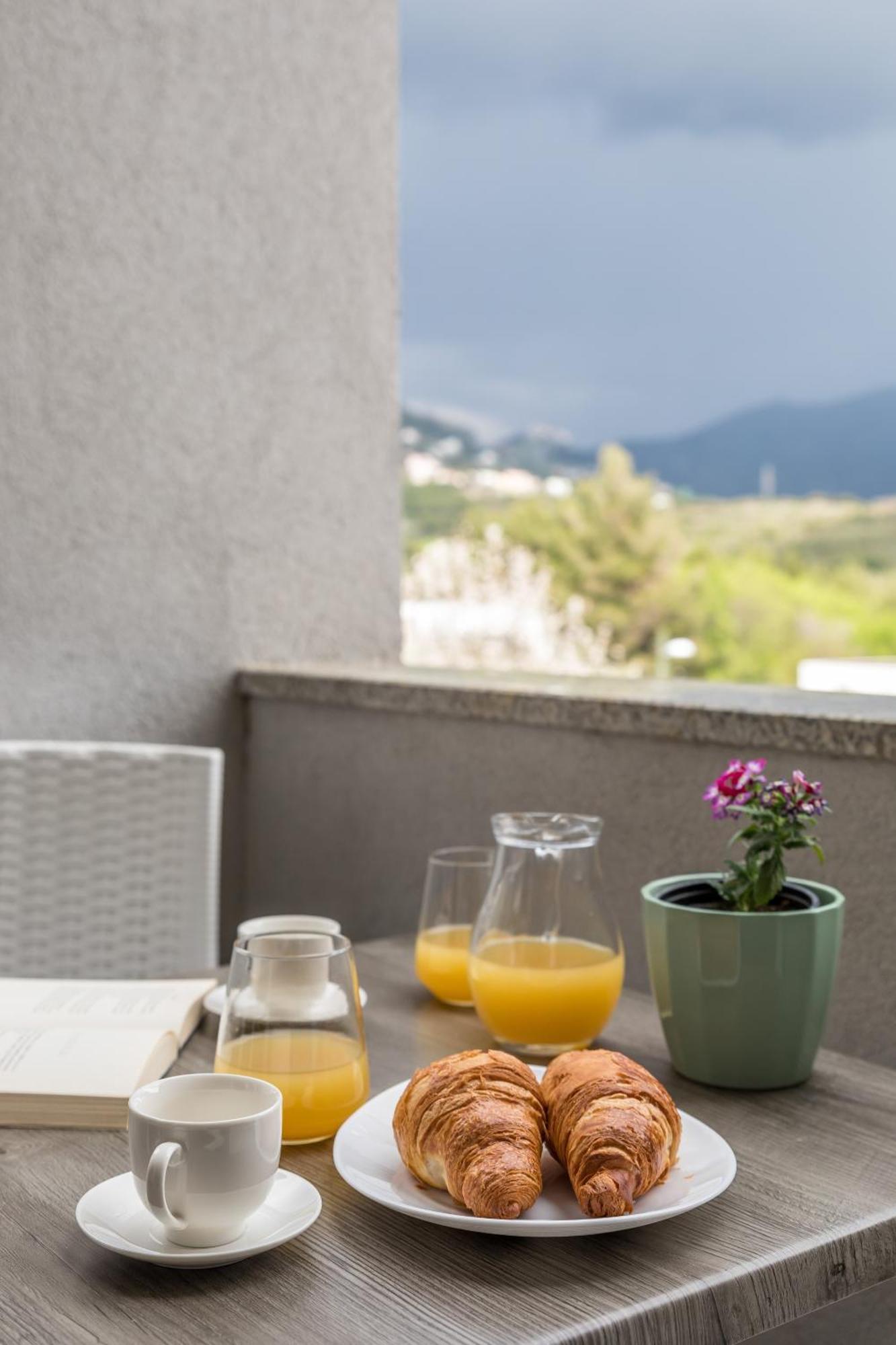 Apartments Villa Salona Sky Pokoj fotografie